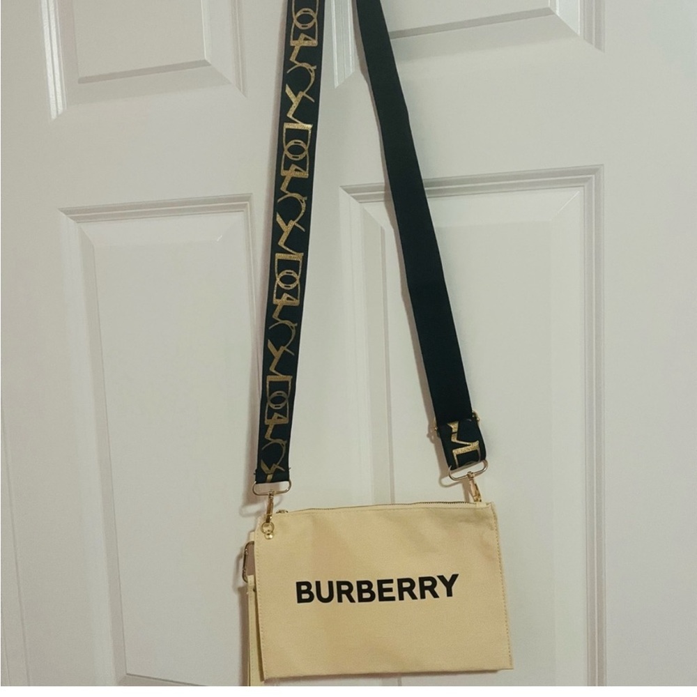 Burberry bag/ wristlet/ pouch